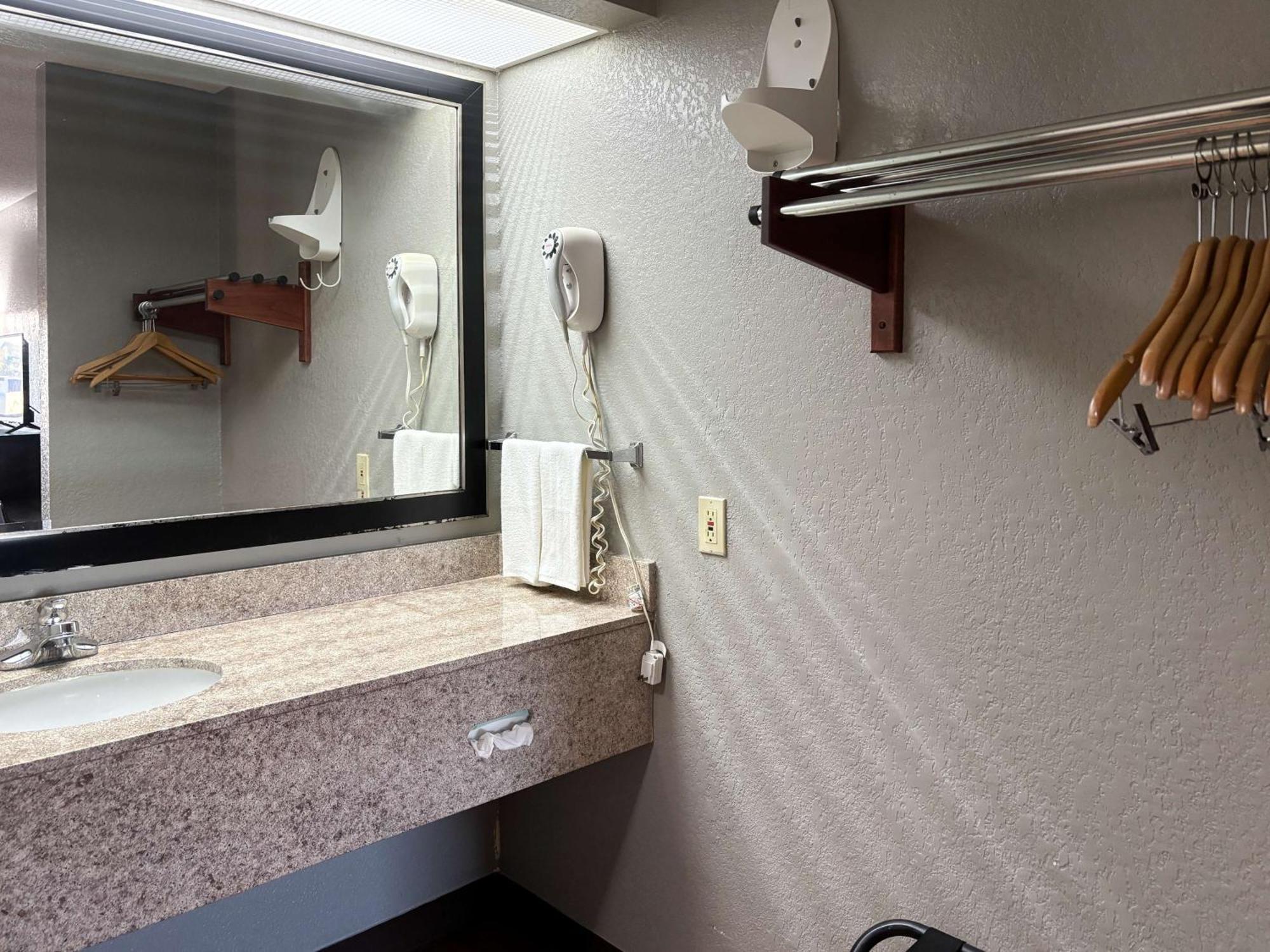 Motel 6 Prattville Al Exterior photo